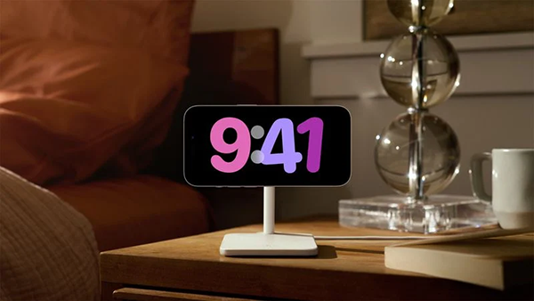 Chế độ Standby cho phép hiển thị thời gian, lịch và các tiện ích khác
